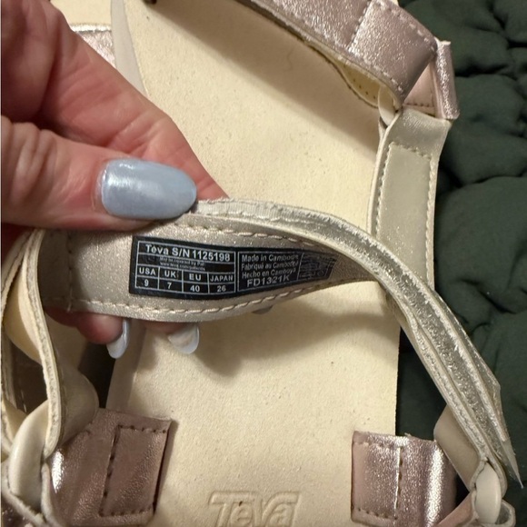 Women’s Teva Platform Sandals - Picture 5 of 5